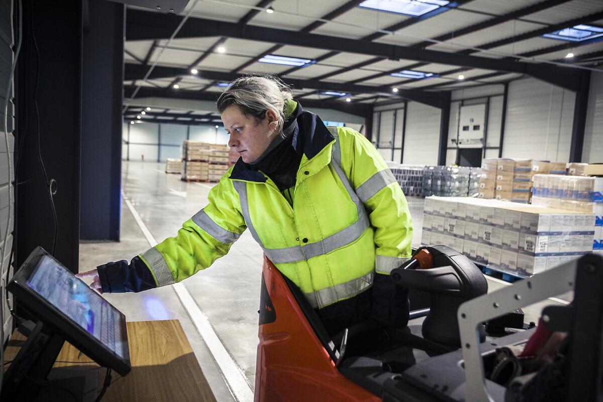 Entering goods traceability