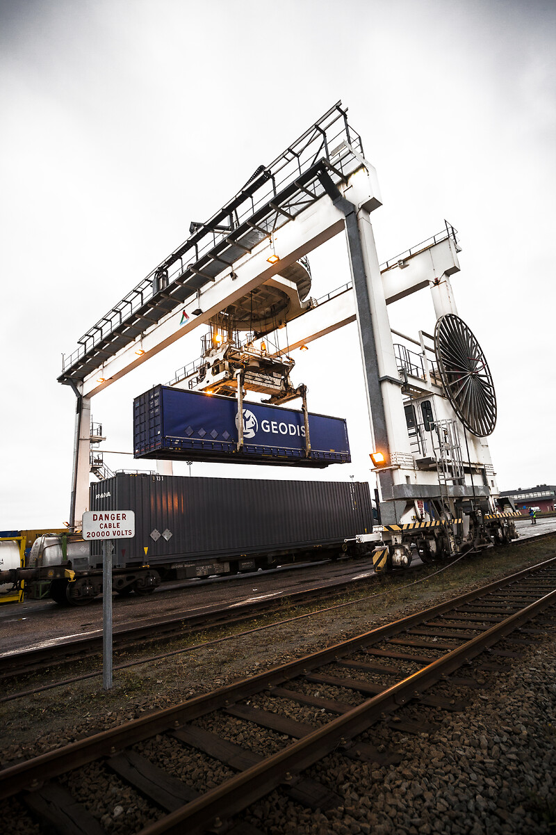 Portique de manutention au Terminal de transport combiné Delta 3
