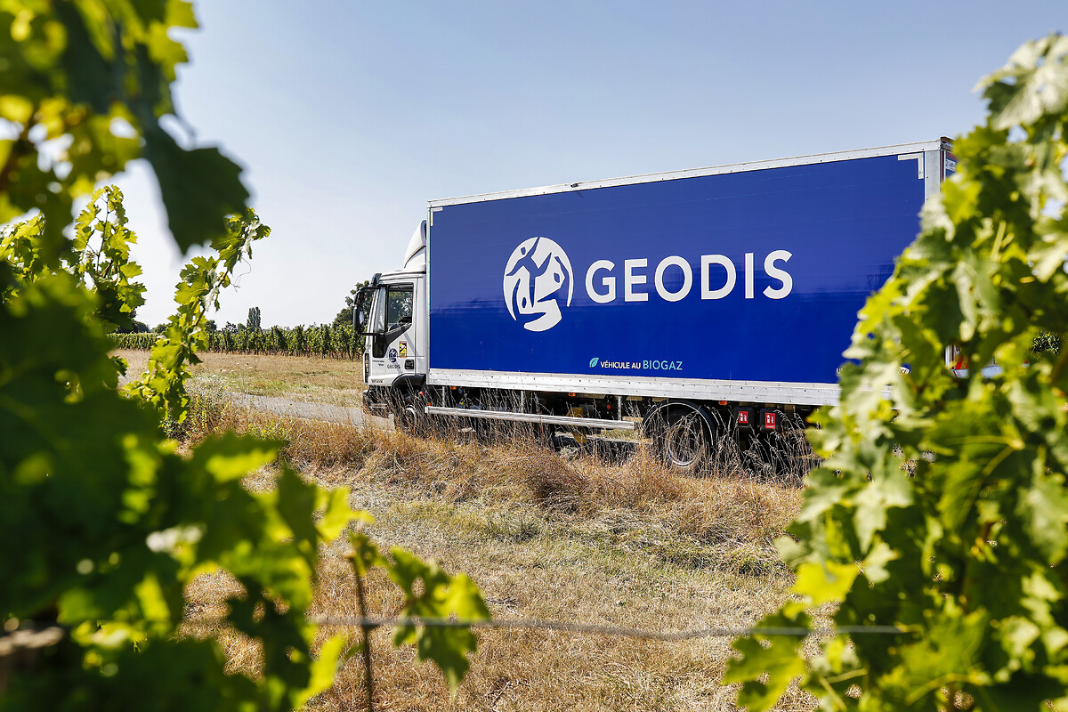 Camion biogaz dans les vignes 