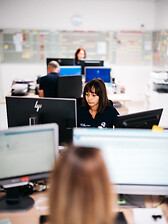 vue ensemble travail bureau