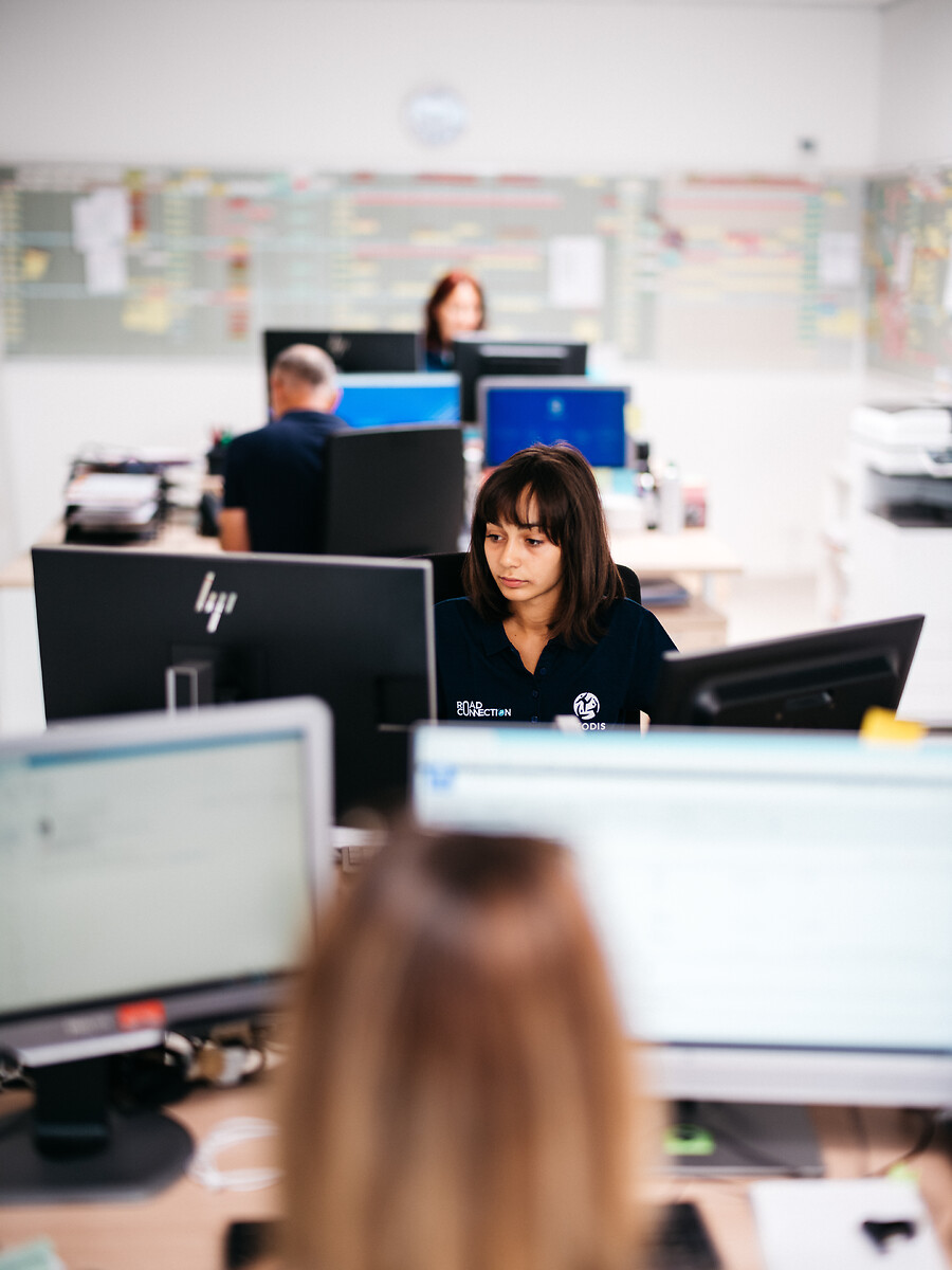 vue ensemble travail bureau