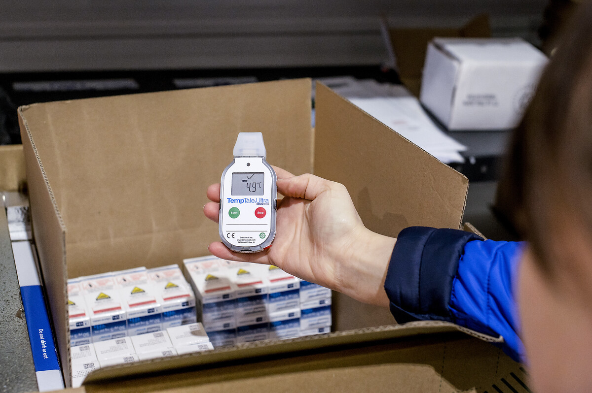 Contrôle de la température pour le transport des boîtes de médicaments via Datalogger / Process pharmaceutique / Gestion de la chaîne du froid