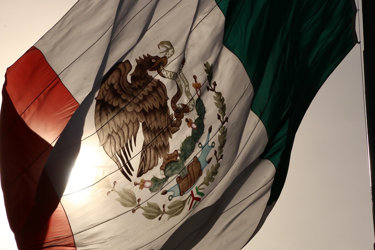 Customs-Corner---Mexico-flag