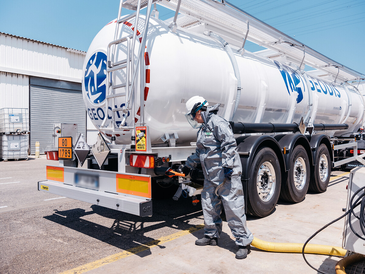 Tank unloading driver