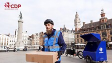 Delivery man with parcel