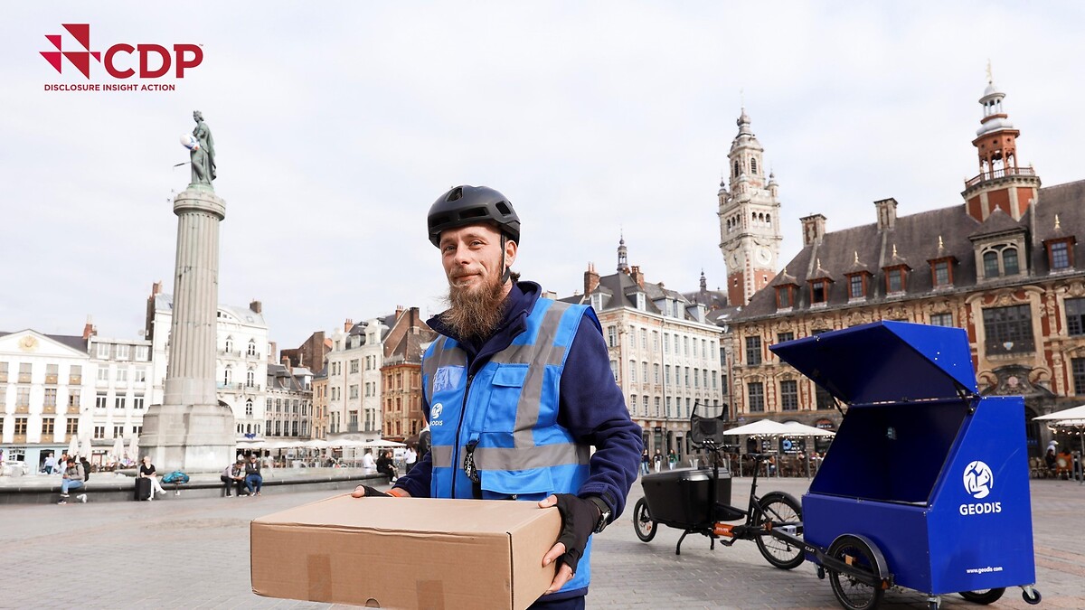 Delivery man with parcel