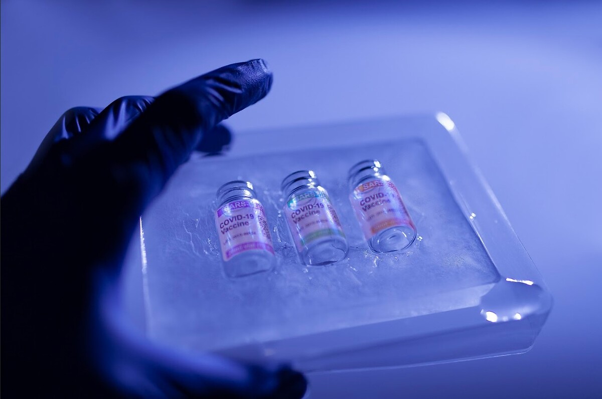 Cold-chain healthcare pharmaceuticals