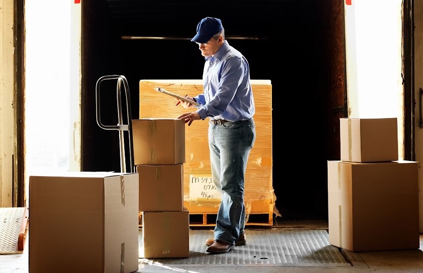 man_clipboard_parcels_van_transport_warehouse