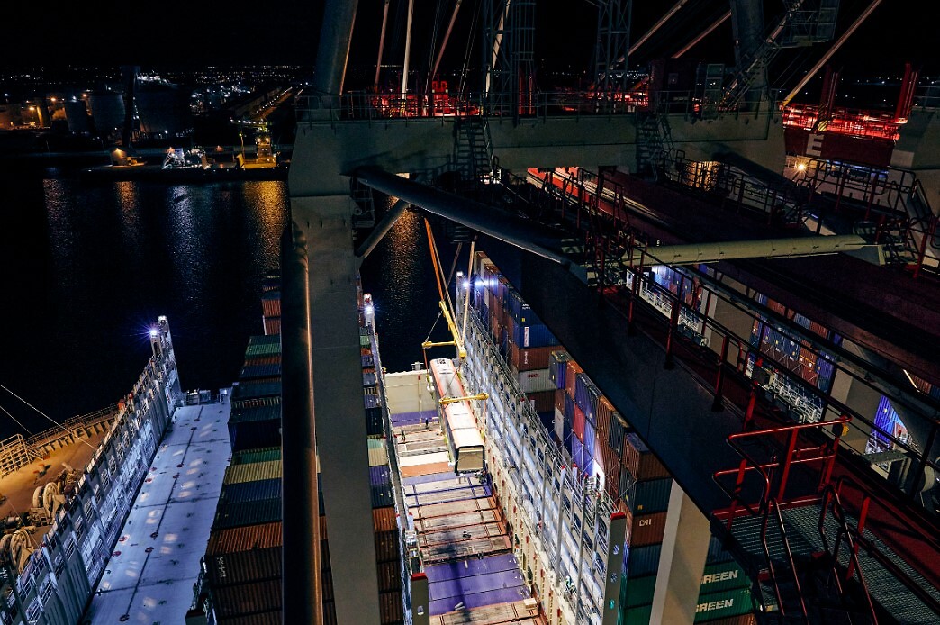 Container shipping and containers in a port