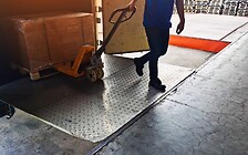unloading_truck_warehouse_pallets