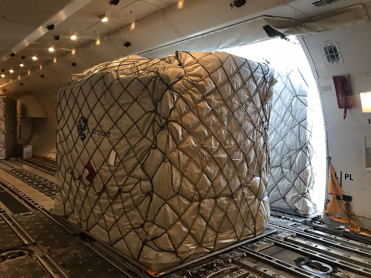 Aircraft unloading