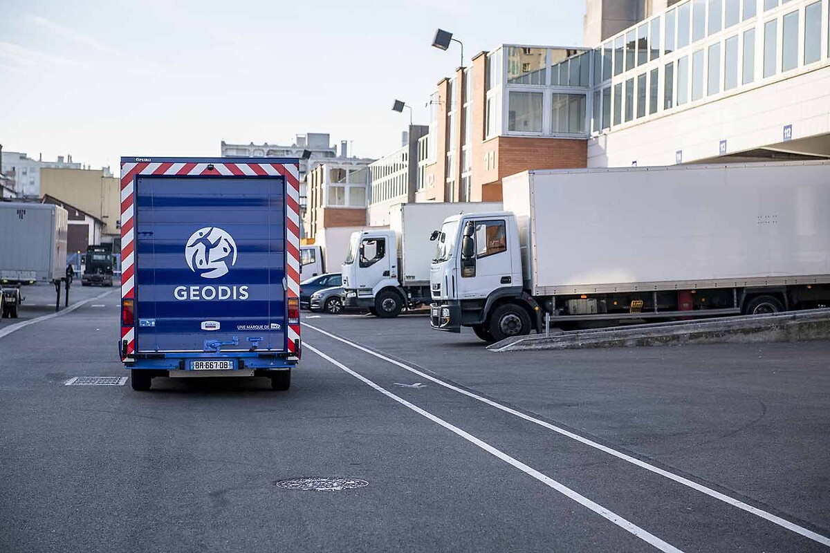 Trucks Parking