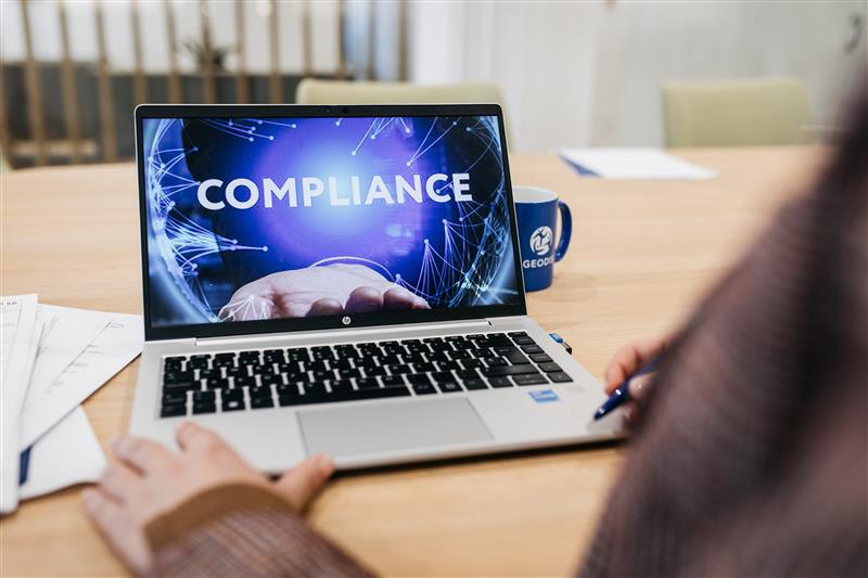 Compliance-computer