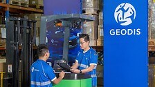 GEODIS-employee-in-Contract-Logistics-facililiy-Hong-Kong-SAR-China