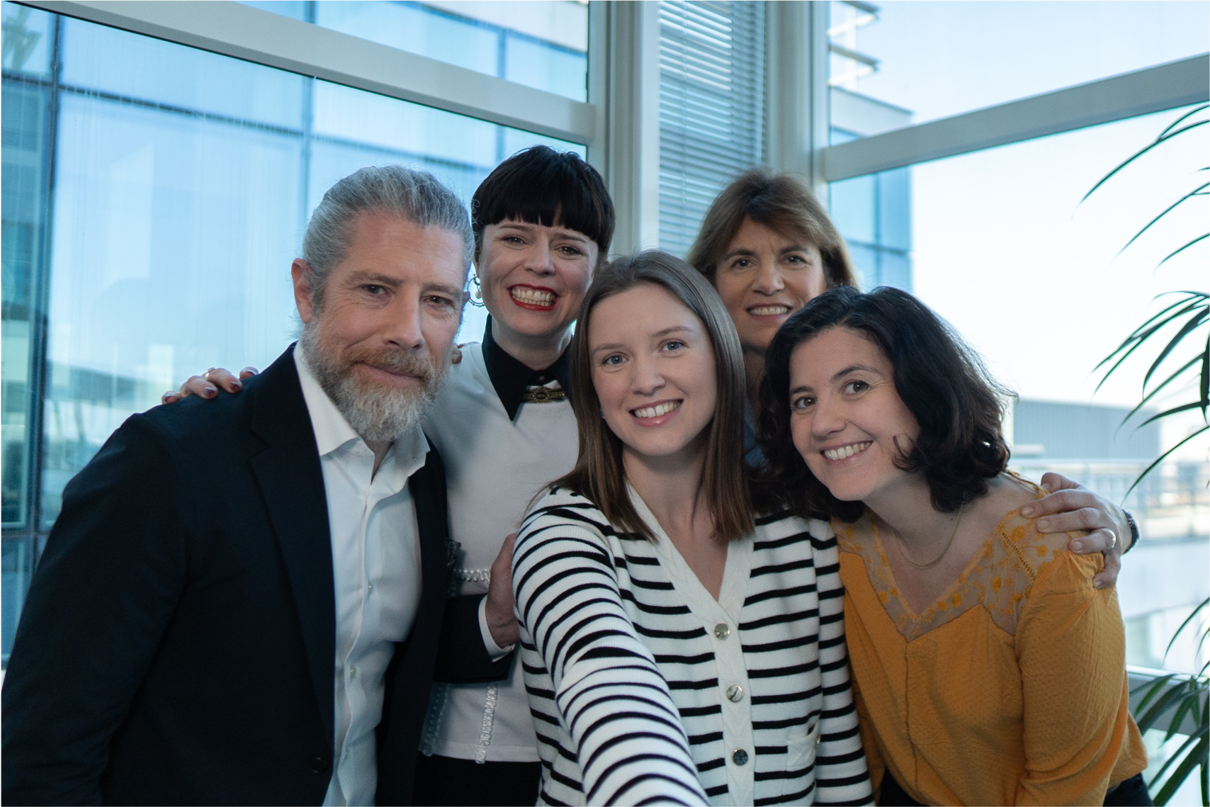 Group-of-five-people-representing-Gender-equality-GEODIS-845-x-564