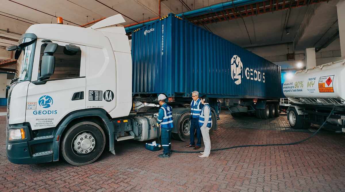 PHOTO-PRESS---GEODIS-Pilots-Southeast-Asias-First-Cross-Border-Trucking-Service-Using-Renewable