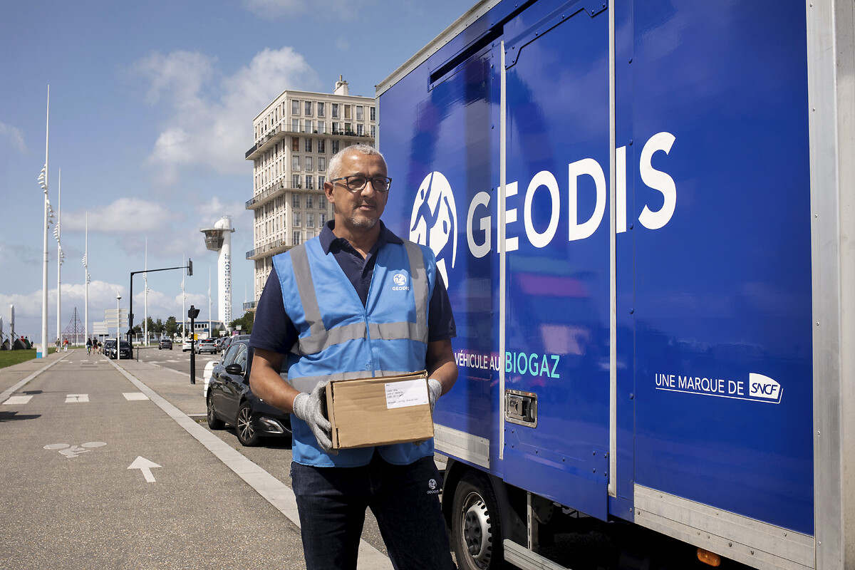 Livreur avec colis
