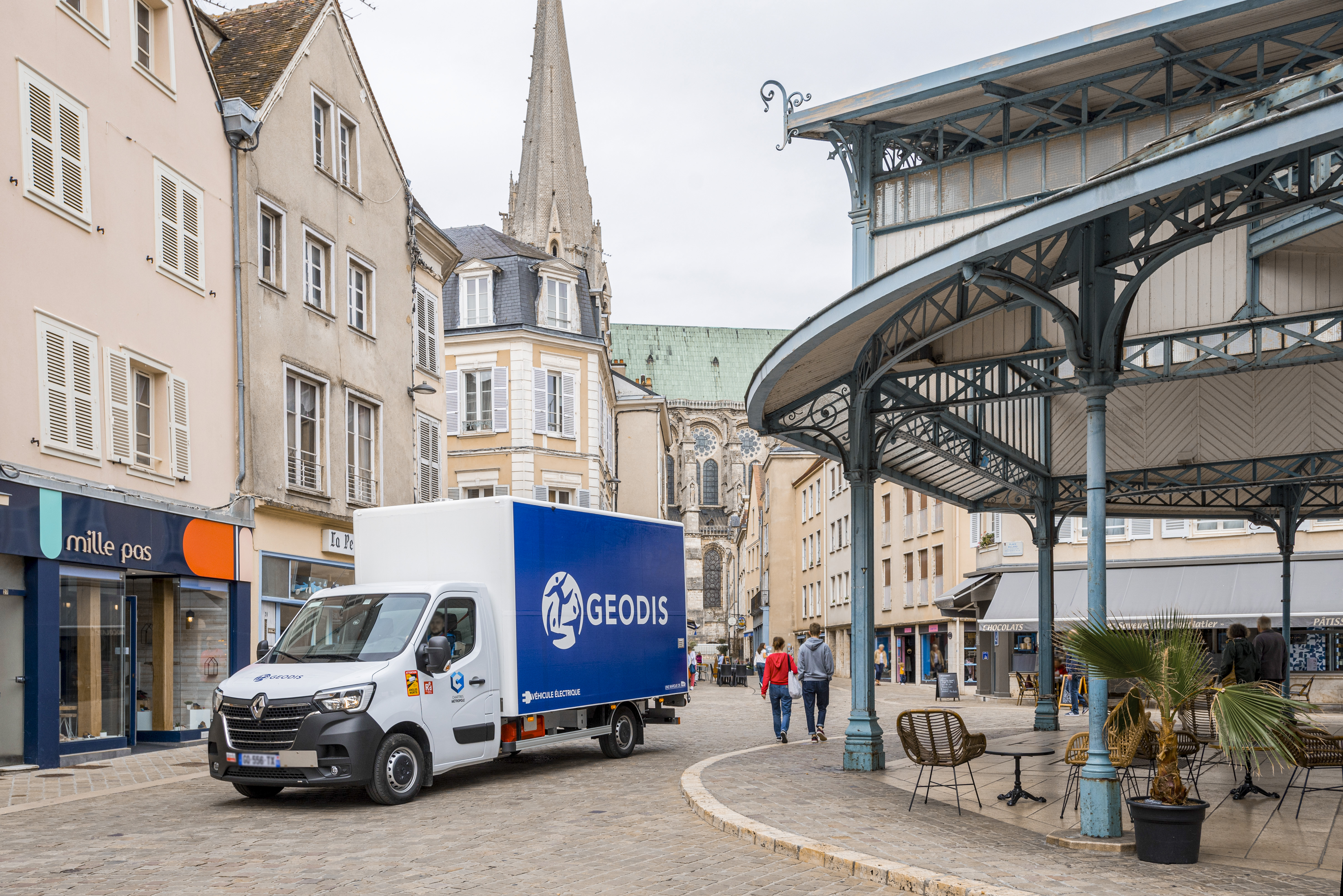 Driver on tour in Chartres city center