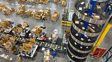 Warehouse-logistics-chain-for-packaging-labeling-and-palletizing-parcels