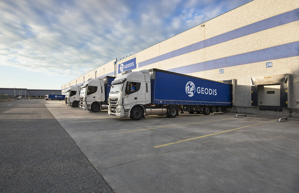 Flexible and reliable road transport