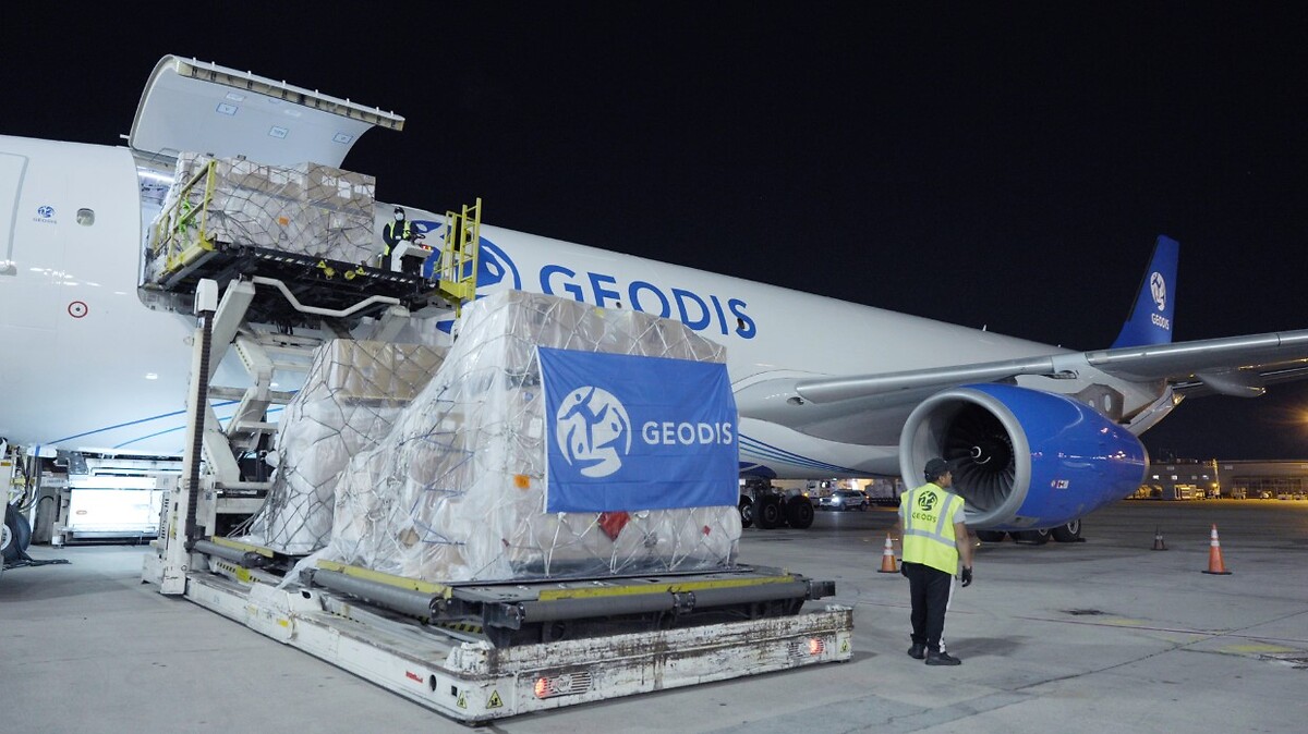 GEODIS air freight and airplane