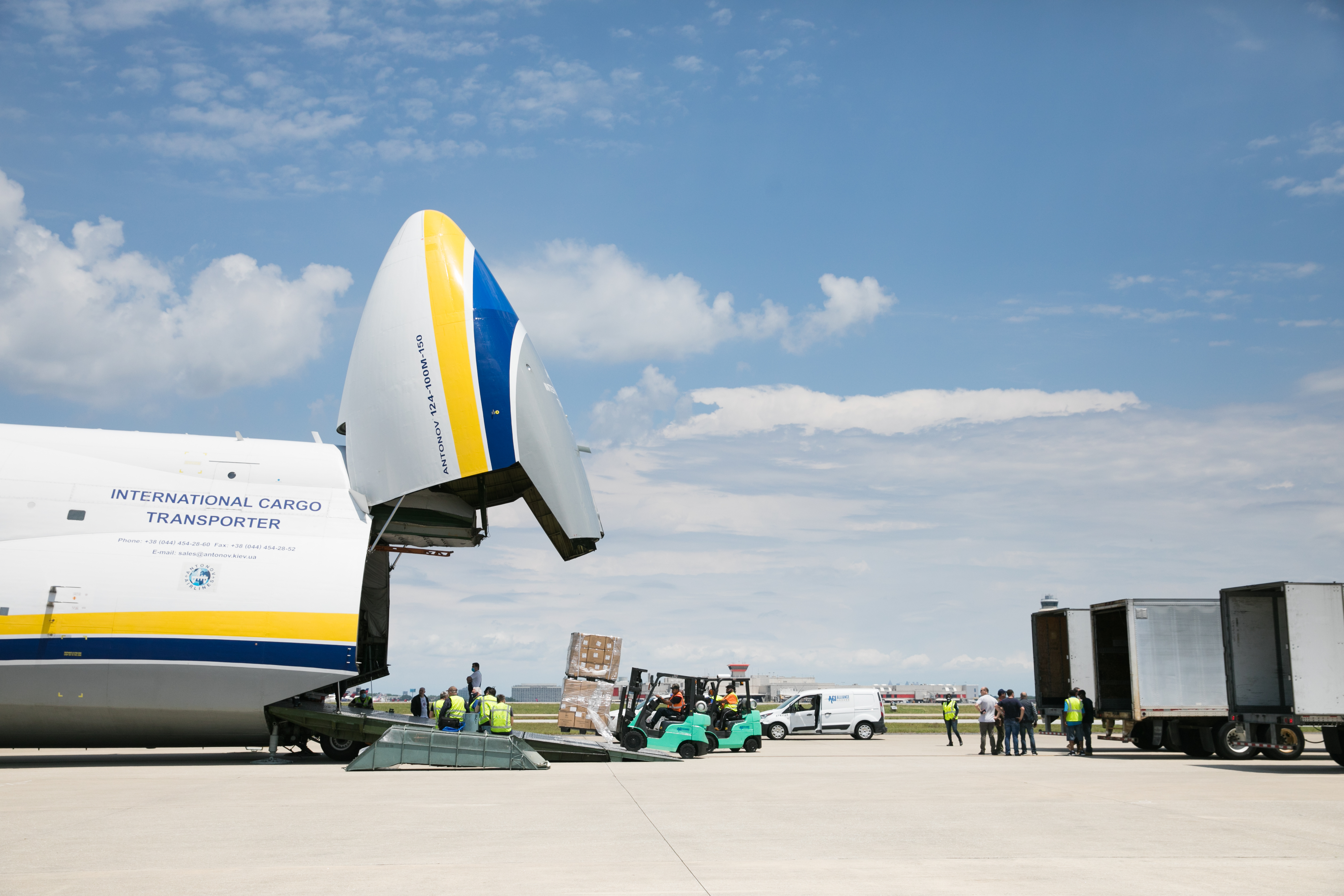 international-cargo-transporter