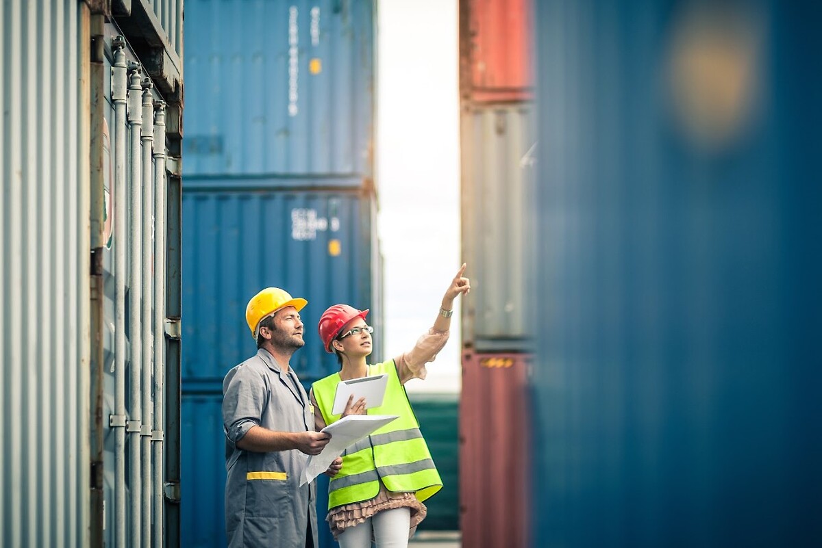 People discussing container freight