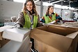 people_parcels_warehouse_picking_packing