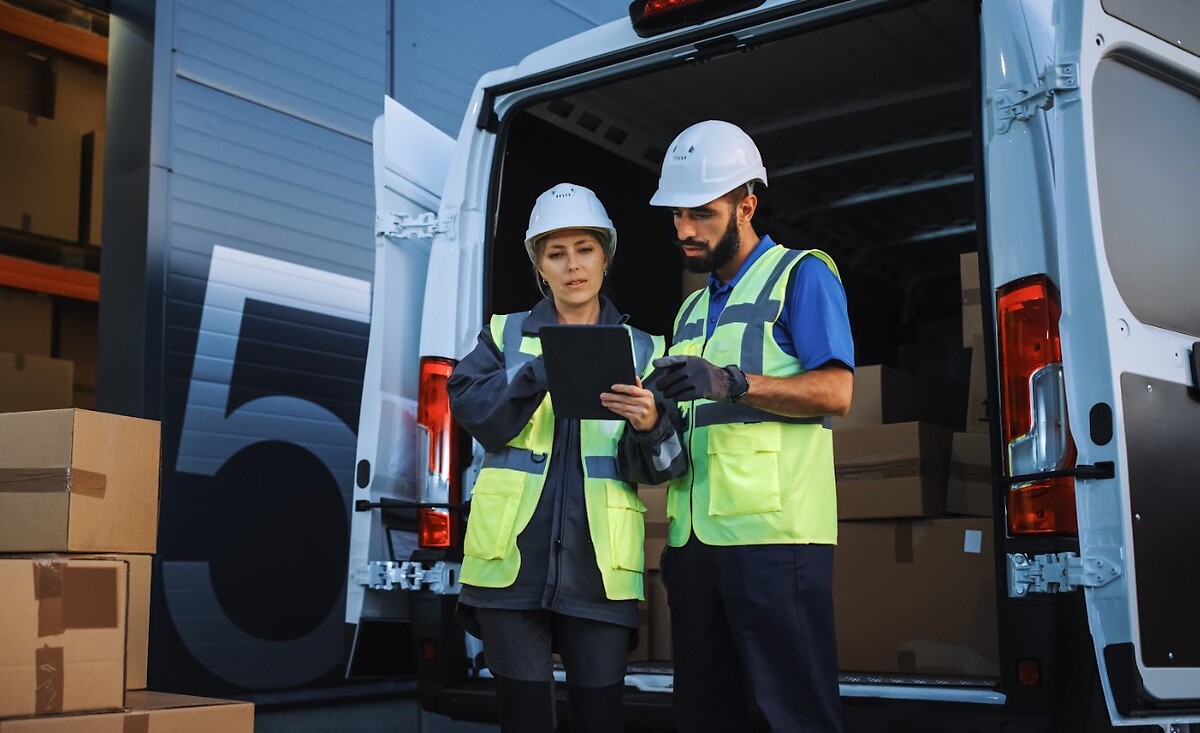 Warehouse and logistics workers using technology