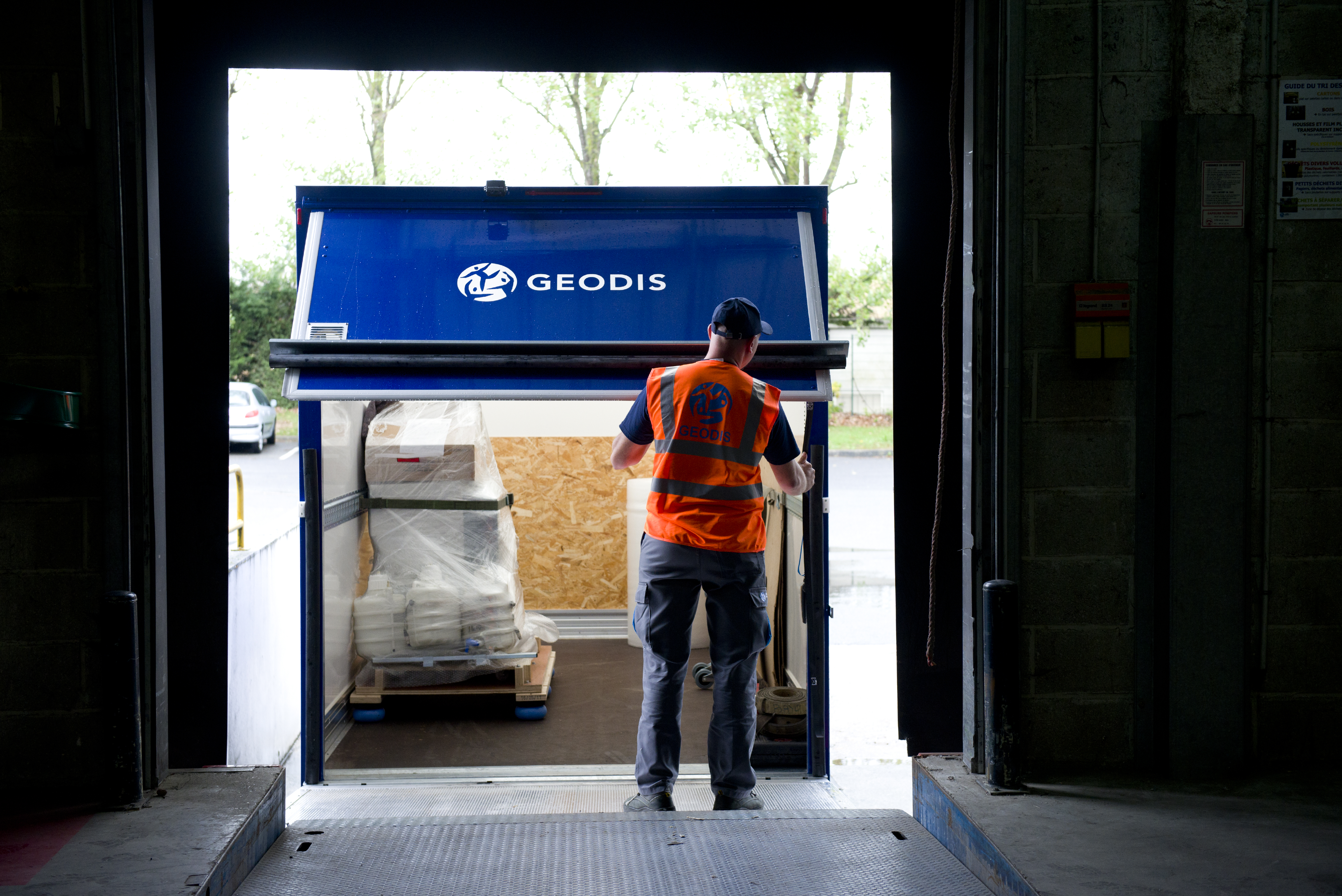 Specialised logistics solutions via road transport