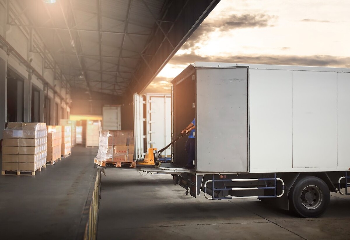 truck_loading_dock_load_unload_transport_warehouse
