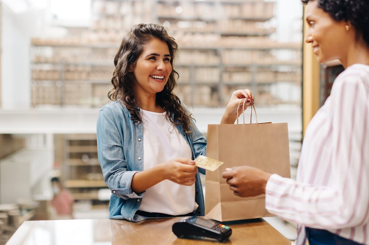 woman_buying_retail_shopping