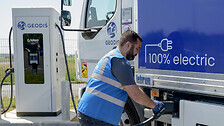 PHOTO_ GEODIS borne electrique Blois_credit @ B.Bechet.png