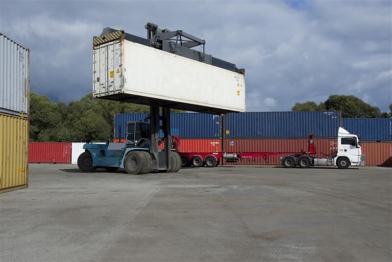 container handler lifting a container.png