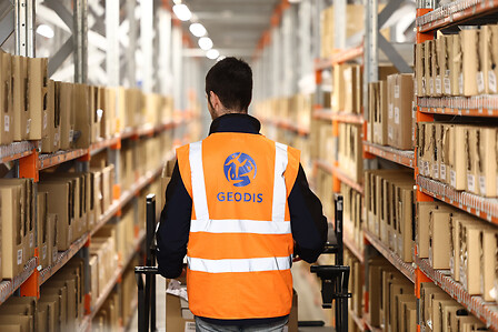 man in a warehouse - credit @MARTIN Alex.jpg